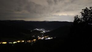 Dieses Bild zeigt eine Webcam-Aufnahme vom Achertal, aufgenommen am Freitag, den 21.08.2026 um 03:00 Uhr. Die Temperatur betrug 16°C.