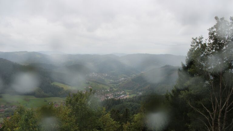 Dieses Bild zeigt eine Webcam-Aufnahme vom Achertal, aufgenommen am Freitag, den 09.10.2026 um 16:20 Uhr. Die Temperatur betrug 7.8°C.