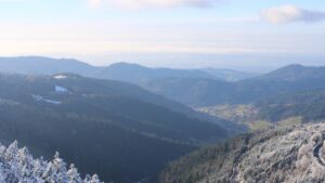 Dieses Bild zeigt eine Webcam-Aufnahme vom Achertal, aufgenommen am Donnerstag, den 27.11.2025 um 14:10 Uhr. Die Temperatur betrug -0.8°C.