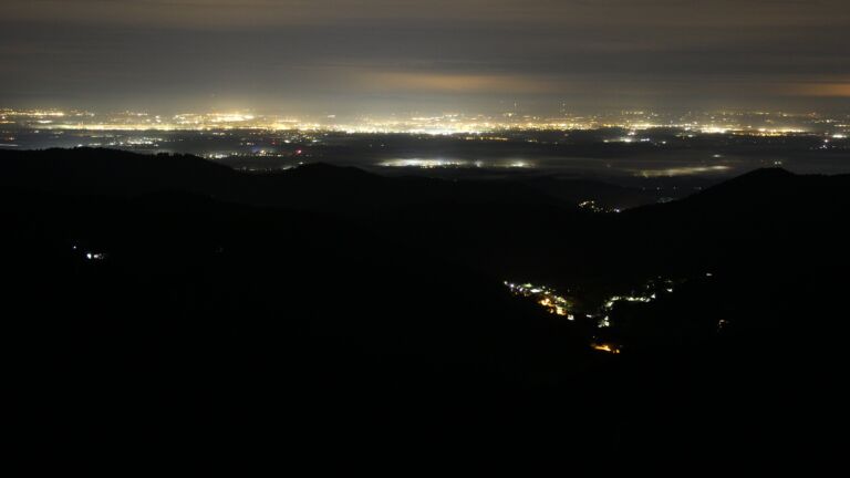 Dieses Bild zeigt eine Webcam-Aufnahme vom Achertal, aufgenommen am Freitag, den 03.10.2025 um 05:50 Uhr. Die Temperatur betrug 3.9°C.