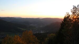 Dieses Bild zeigt eine Webcam-Aufnahme vom Achertal, aufgenommen am Donnerstag, den 29.10.2026 um 17:10 Uhr. Die Temperatur betrug 9.4°C.