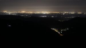 Dieses Bild zeigt eine Webcam-Aufnahme vom Achertal, aufgenommen am Sonntag, den 19.04.2026 um 04:20 Uhr. Die Temperatur betrug 10.9°C.