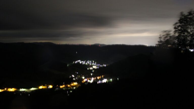 Dieses Bild zeigt eine Webcam-Aufnahme vom Achertal, aufgenommen am Samstag, den 13.06.2026 um 02:50 Uhr. Die Temperatur betrug 13.8°C.