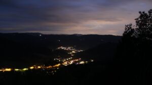 Dieses Bild zeigt eine Webcam-Aufnahme vom Achertal, aufgenommen am Sonntag, den 11.10.2026 um 19:40 Uhr. Die Temperatur betrug 7.4°C.