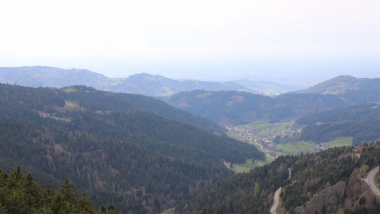 Dieses Bild zeigt eine Webcam-Aufnahme vom Achertal, aufgenommen am Samstag, den 11.04.2026 um 16:20 Uhr. Die Temperatur betrug 17.8°C.