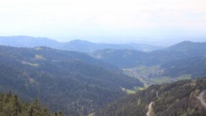 Dieses Bild zeigt eine Webcam-Aufnahme vom Achertal, aufgenommen am Dienstag, den 22.04.2025 um 17:00 Uhr. Die Temperatur betrug 12.5°C.