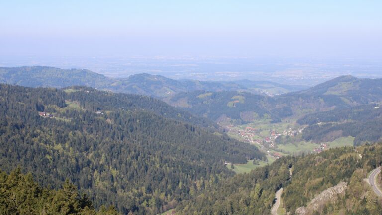 Dieses Bild zeigt eine Webcam-Aufnahme vom Achertal, aufgenommen am Mittwoch, den 22.04.2026 um 10:00 Uhr. Die Temperatur betrug 3.2°C.