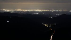 Dieses Bild zeigt eine Webcam-Aufnahme vom Achertal, aufgenommen am Samstag, den 28.02.2026 um 05:00 Uhr. Die Temperatur betrug 6.7°C.