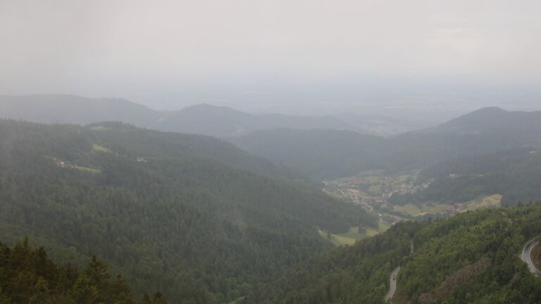 Dieses Bild zeigt eine Webcam-Aufnahme vom Achertal, aufgenommen am Mittwoch, den 28.05.2025 um 07:20 Uhr. Die Temperatur betrug 9.2°C.
