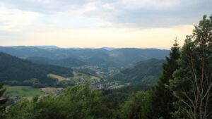 Dieses Bild zeigt eine Webcam-Aufnahme vom Achertal, aufgenommen am Sonntag, den 21.06.2026 um 20:20 Uhr. Die Temperatur betrug 25.4°C.