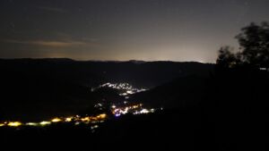 Dieses Bild zeigt eine Webcam-Aufnahme vom Achertal, aufgenommen am Sonntag, den 23.08.2026 um 02:30 Uhr. Die Temperatur betrug 13.2°C.