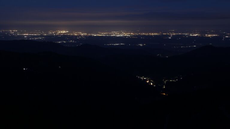 Dieses Bild zeigt eine Webcam-Aufnahme vom Achertal, aufgenommen am Montag, den 06.04.2026 um 06:00 Uhr. Die Temperatur betrug 4°C.