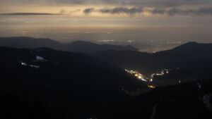 Dieses Bild zeigt eine Webcam-Aufnahme vom Achertal, aufgenommen am Sonntag, den 01.02.2026 um 06:20 Uhr. Die Temperatur betrug 2.2°C.