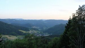 Dieses Bild zeigt eine Webcam-Aufnahme vom Achertal, aufgenommen am Samstag, den 30.05.2026 um 20:40 Uhr. Die Temperatur betrug 24.7°C.