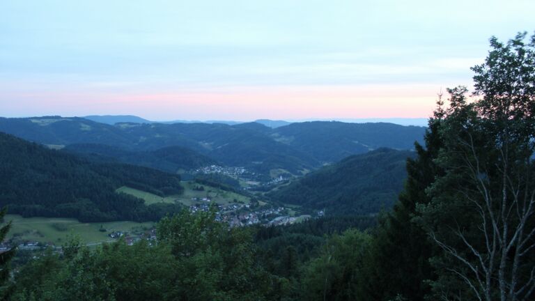 Dieses Bild zeigt eine Webcam-Aufnahme vom Achertal, aufgenommen am Freitag, den 24.07.2026 um 21:20 Uhr. Die Temperatur betrug 20.6°C.