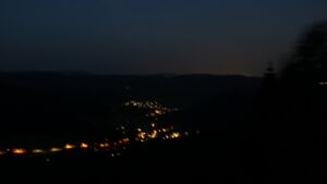 Dieses Bild zeigt eine Webcam-Aufnahme vom Achertal, aufgenommen am Montag, den 25.05.2026 um 04:20 Uhr. Die Temperatur betrug 20.1°C.