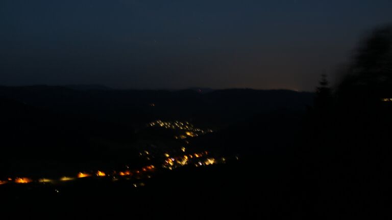 Dieses Bild zeigt eine Webcam-Aufnahme vom Achertal, aufgenommen am Montag, den 25.05.2026 um 04:20 Uhr. Die Temperatur betrug 20.1°C.