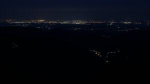 Dieses Bild zeigt eine Webcam-Aufnahme vom Achertal, aufgenommen am Dienstag, den 26.08.2025 um 05:30 Uhr. Die Temperatur betrug 14.4°C.
