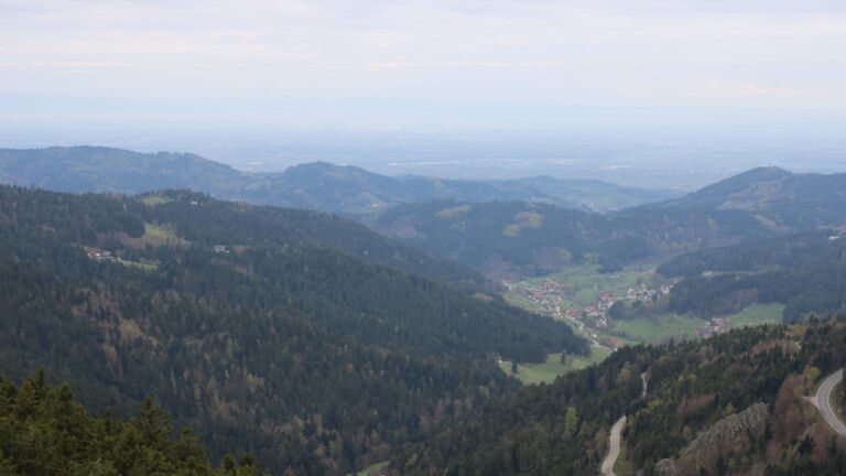 Dieses Bild zeigt eine Webcam-Aufnahme vom Achertal, aufgenommen am Donnerstag, den 16.04.2026 um 08:50 Uhr. Die Temperatur betrug 8.8°C.