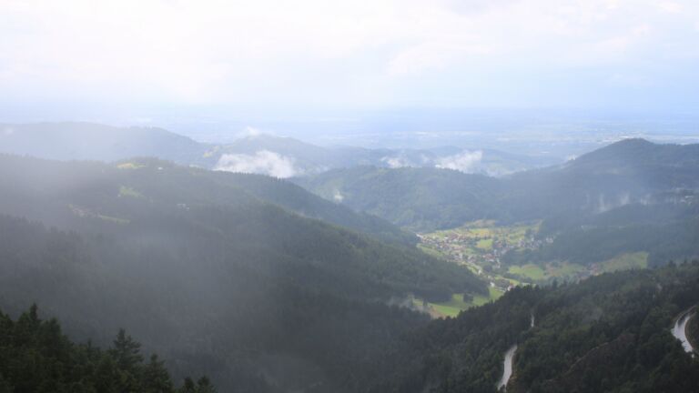 Dieses Bild zeigt eine Webcam-Aufnahme vom Achertal, aufgenommen am Freitag, den 01.08.2025 um 15:40 Uhr. Die Temperatur betrug 11.7°C.