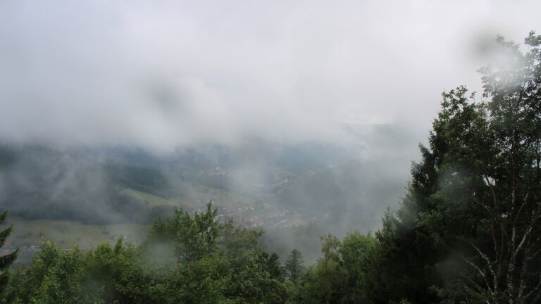 Dieses Bild zeigt eine Webcam-Aufnahme vom Achertal, aufgenommen am Montag, den 27.07.2026 um 08:50 Uhr. Die Temperatur betrug 12.9°C.