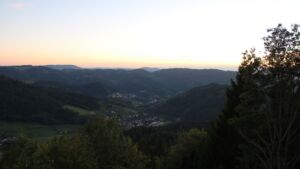 Dieses Bild zeigt eine Webcam-Aufnahme vom Achertal, aufgenommen am Freitag, den 25.09.2026 um 19:30 Uhr. Die Temperatur betrug 18.4°C.
