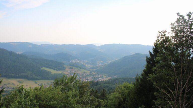 Dieses Bild zeigt eine Webcam-Aufnahme vom Achertal, aufgenommen am Donnerstag, den 30.07.2026 um 18:30 Uhr. Die Temperatur betrug 25.7°C.