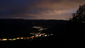 Dieses Bild zeigt eine Webcam-Aufnahme vom Achertal, aufgenommen am Samstag, den 16.05.2026 um 22:20 Uhr. Die Temperatur betrug 6.6°C.