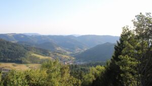 Dieses Bild zeigt eine Webcam-Aufnahme vom Achertal, aufgenommen am Freitag, den 14.08.2026 um 19:00 Uhr. Die Temperatur betrug 36.8°C.