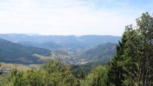 Dieses Bild zeigt eine Webcam-Aufnahme vom Achertal, aufgenommen am Mittwoch, den 26.08.2026 um 14:10 Uhr. Die Temperatur betrug 26.7°C.