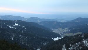 Dieses Bild zeigt eine Webcam-Aufnahme vom Achertal, aufgenommen am Mittwoch, den 14.01.2026 um 16:30 Uhr. Die Temperatur betrug 5.2°C.