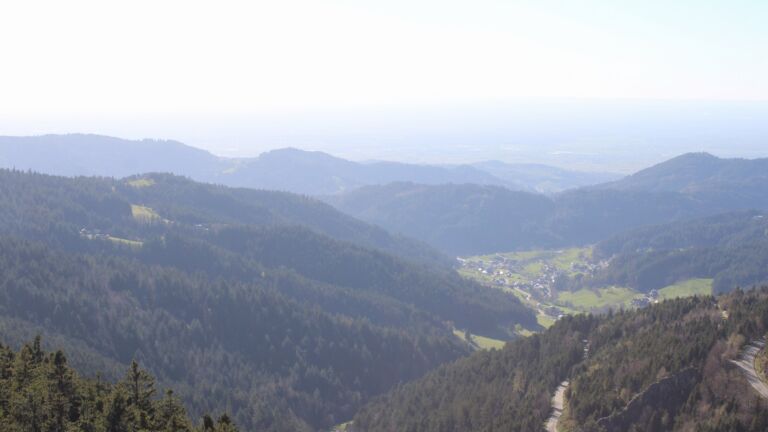 Dieses Bild zeigt eine Webcam-Aufnahme vom Achertal, aufgenommen am Mittwoch, den 08.04.2026 um 17:40 Uhr. Die Temperatur betrug 18.3°C.