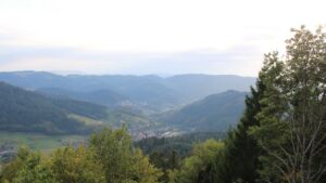 Dieses Bild zeigt eine Webcam-Aufnahme vom Achertal, aufgenommen am Mittwoch, den 30.09.2026 um 18:00 Uhr. Die Temperatur betrug 28.4°C.