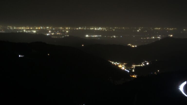 Dieses Bild zeigt eine Webcam-Aufnahme vom Achertal, aufgenommen am Mittwoch, den 19.11.2025 um 19:30 Uhr. Die Temperatur betrug -2.1°C.