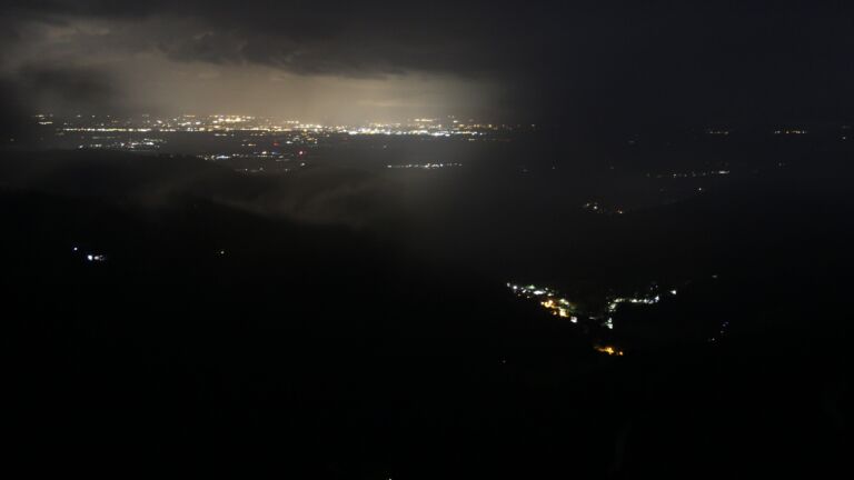 Dieses Bild zeigt eine Webcam-Aufnahme vom Achertal, aufgenommen am Sonntag, den 14.09.2025 um 02:00 Uhr. Die Temperatur betrug 10.1°C.