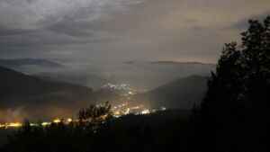 Dieses Bild zeigt eine Webcam-Aufnahme vom Achertal, aufgenommen am Dienstag, den 20.10.2026 um 21:30 Uhr. Die Temperatur betrug 9.3°C.