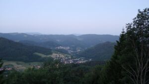 Dieses Bild zeigt eine Webcam-Aufnahme vom Achertal, aufgenommen am Mittwoch, den 27.05.2026 um 05:00 Uhr. Die Temperatur betrug 21.8°C.