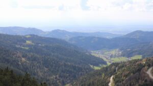 Dieses Bild zeigt eine Webcam-Aufnahme vom Achertal, aufgenommen am Donnerstag, den 16.04.2026 um 16:40 Uhr. Die Temperatur betrug 12.2°C.