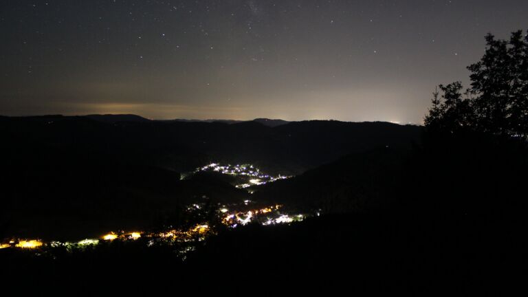 Dieses Bild zeigt eine Webcam-Aufnahme vom Achertal, aufgenommen am Mittwoch, den 22.07.2026 um 02:30 Uhr. Die Temperatur betrug 14.7°C.