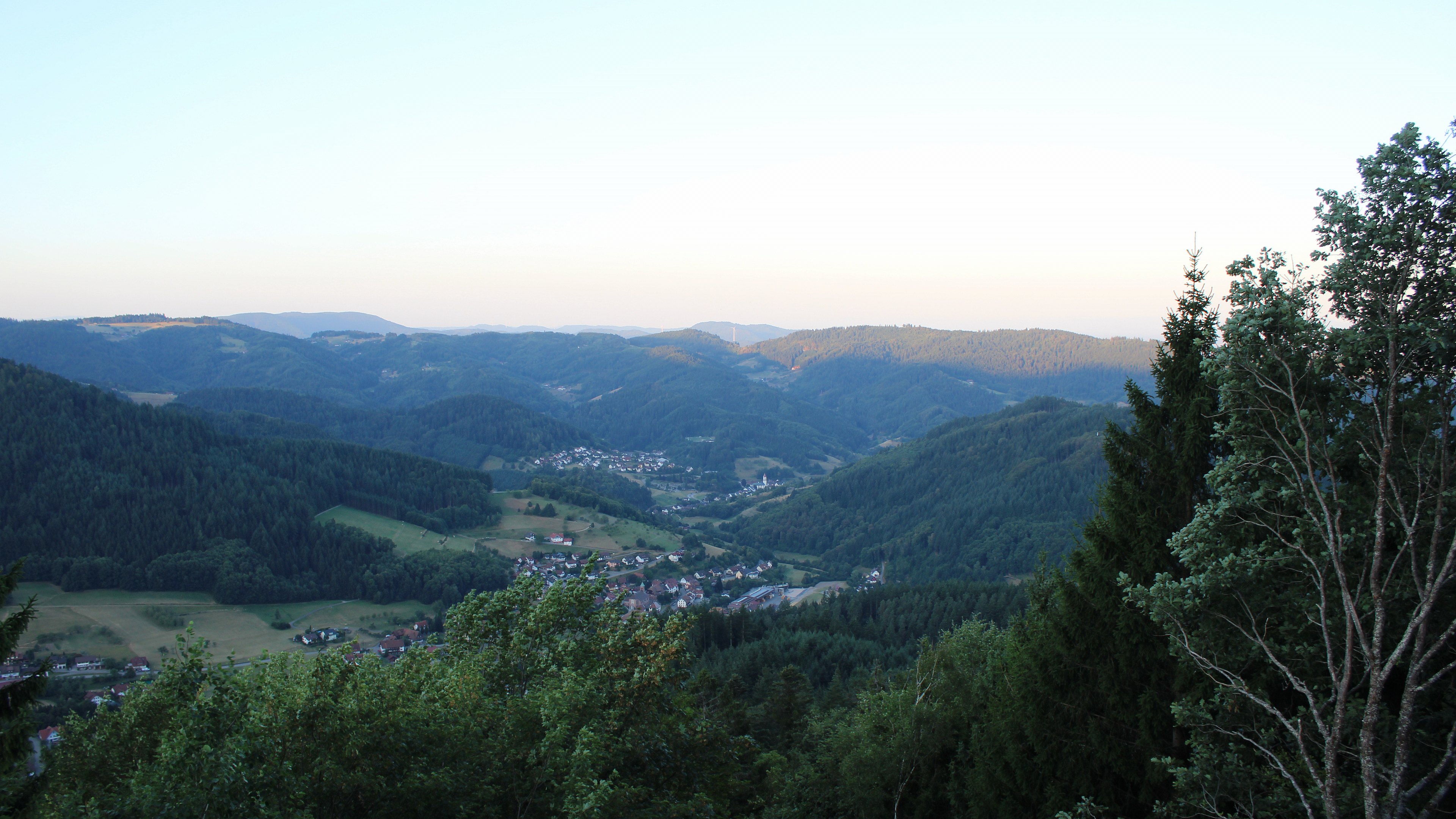 Dieses Bild zeigt eine Webcam-Aufnahme vom Achertal, aufgenommen am Samstag, den 08.08.2026 um 06:40 Uhr. Die Temperatur betrug 18.1°C.