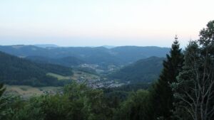 Dieses Bild zeigt eine Webcam-Aufnahme vom Achertal, aufgenommen am Sonntag, den 02.08.2026 um 21:00 Uhr. Die Temperatur betrug 25.4°C.
