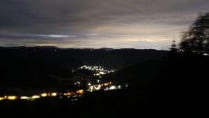 Dieses Bild zeigt eine Webcam-Aufnahme vom Achertal, aufgenommen am Donnerstag, den 04.06.2026 um 03:20 Uhr. Die Temperatur betrug 13.5°C.