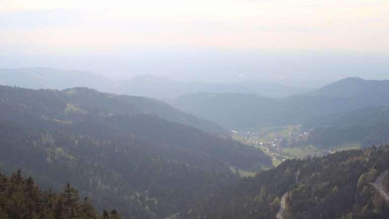 Dieses Bild zeigt eine Webcam-Aufnahme vom Achertal, aufgenommen am Samstag, den 18.04.2026 um 18:40 Uhr. Die Temperatur betrug 14.3°C.