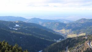 Dieses Bild zeigt eine Webcam-Aufnahme vom Achertal, aufgenommen am Donnerstag, den 15.01.2026 um 13:50 Uhr. Die Temperatur betrug 6.1°C.