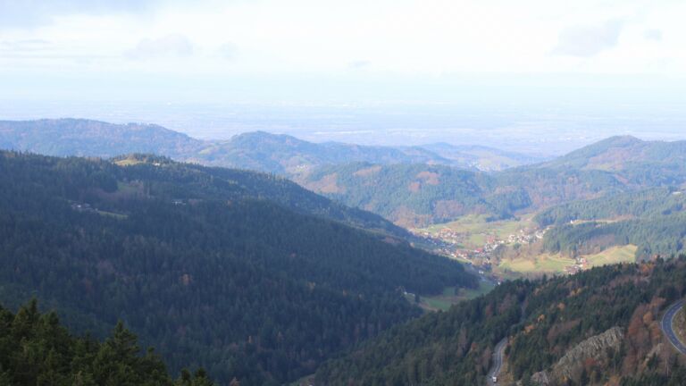 Dieses Bild zeigt eine Webcam-Aufnahme vom Achertal, aufgenommen am Dienstag, den 11.11.2025 um 10:50 Uhr. Die Temperatur betrug 6.4°C.