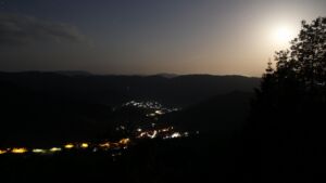 Dieses Bild zeigt eine Webcam-Aufnahme vom Achertal, aufgenommen am Mittwoch, den 27.05.2026 um 02:30 Uhr. Die Temperatur betrug 22.4°C.