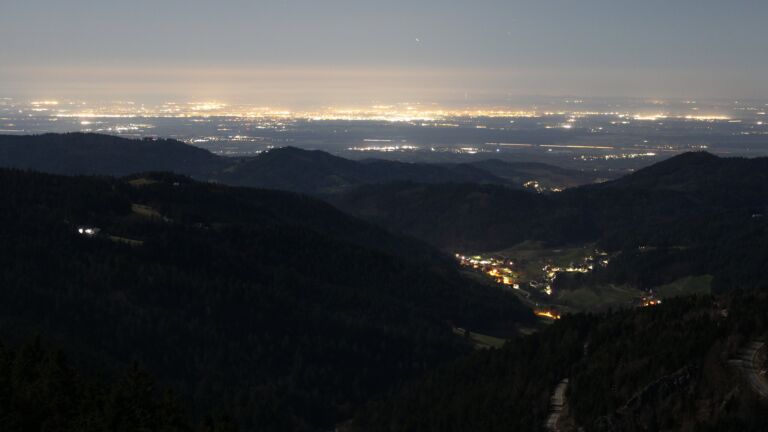 Dieses Bild zeigt eine Webcam-Aufnahme vom Achertal, aufgenommen am Donnerstag, den 05.03.2026 um 03:30 Uhr. Die Temperatur betrug 5.1°C.