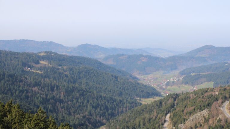 Dieses Bild zeigt eine Webcam-Aufnahme vom Achertal, aufgenommen am Samstag, den 07.03.2026 um 11:10 Uhr. Die Temperatur betrug 13.4°C.