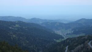 Dieses Bild zeigt eine Webcam-Aufnahme vom Achertal, aufgenommen am Samstag, den 18.04.2026 um 06:30 Uhr. Die Temperatur betrug 12.1°C.