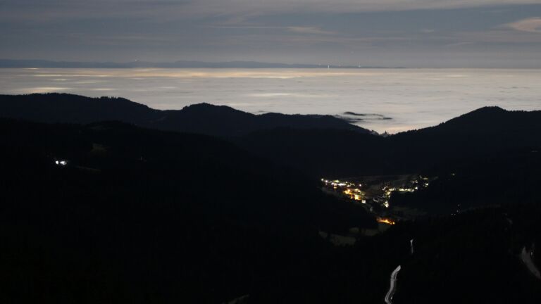 Dieses Bild zeigt eine Webcam-Aufnahme vom Achertal, aufgenommen am Donnerstag, den 26.02.2026 um 02:00 Uhr. Die Temperatur betrug 10.2°C.